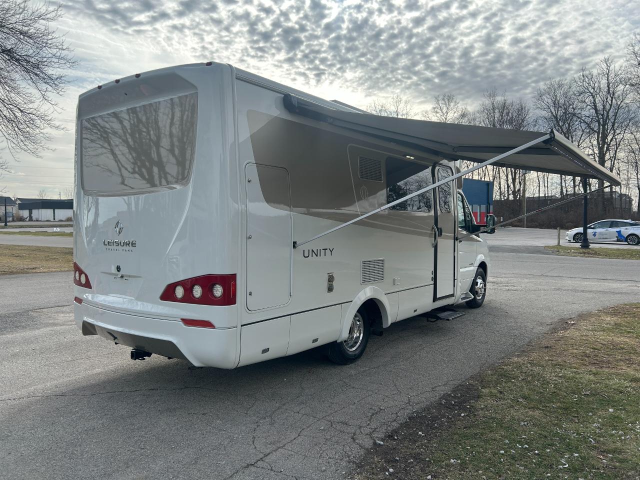 Leisure Travel U24MB  2018