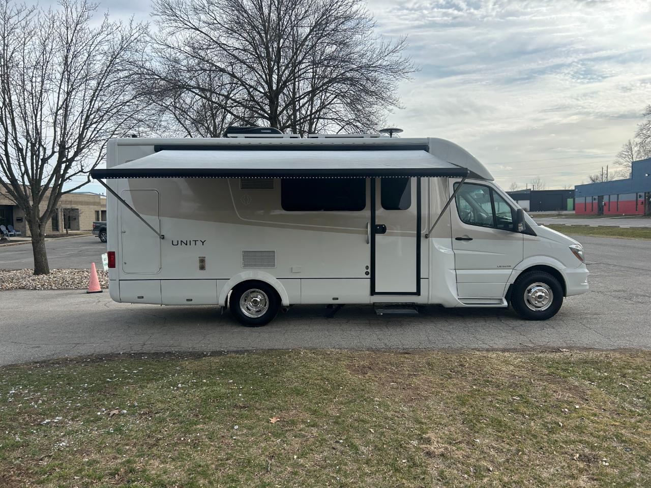 Leisure Travel U24MB  2018