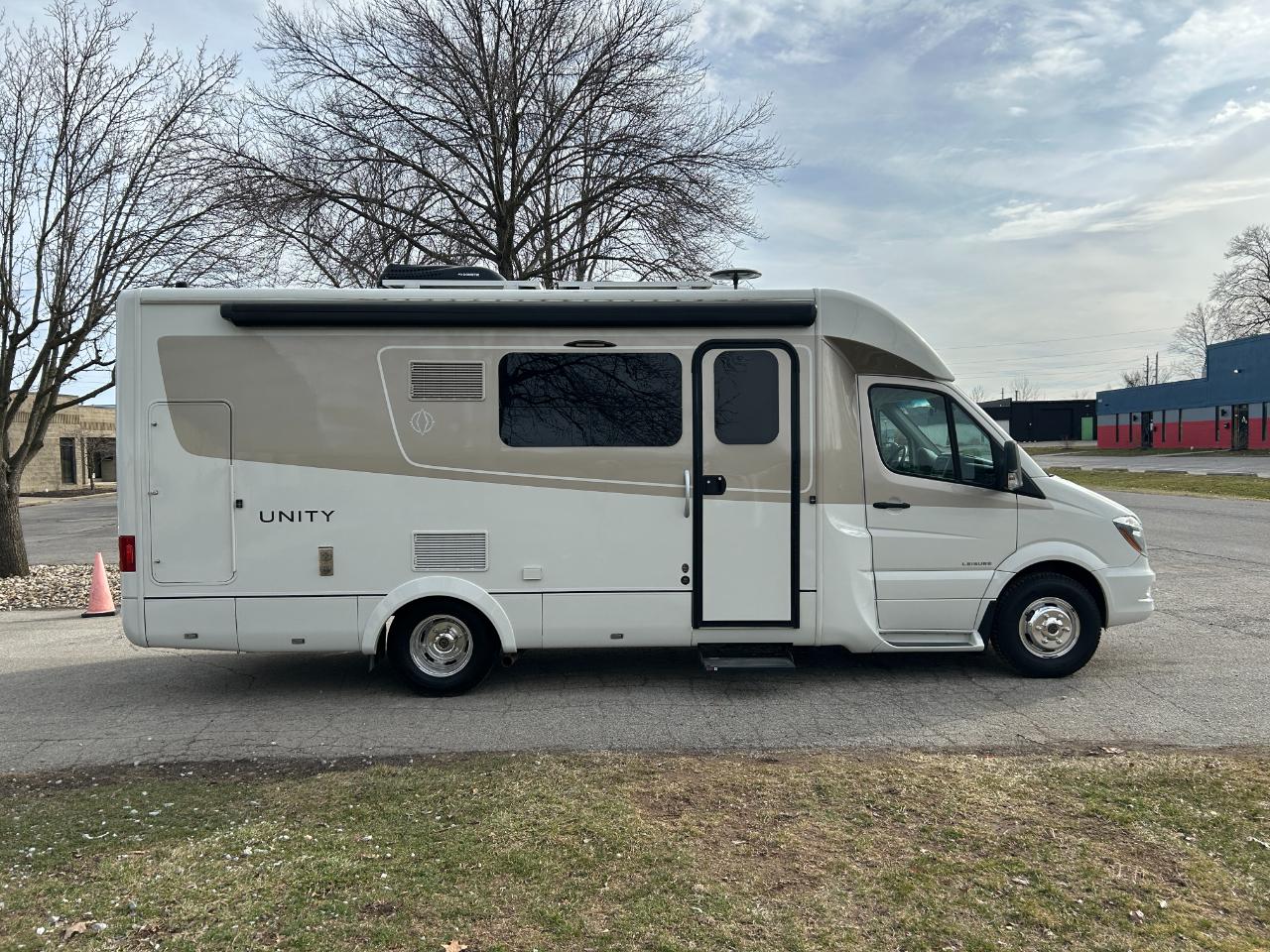 Leisure Travel U24MB  2018