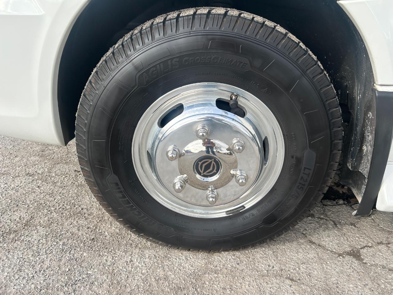 Leisure Travel U24MB  2018