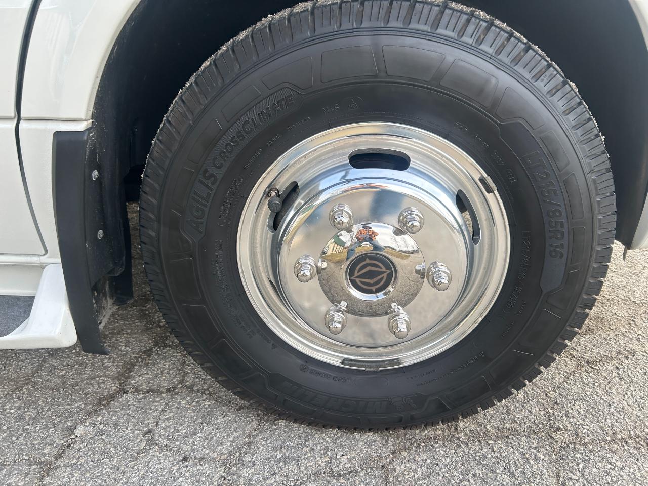 Leisure Travel U24MB  2018