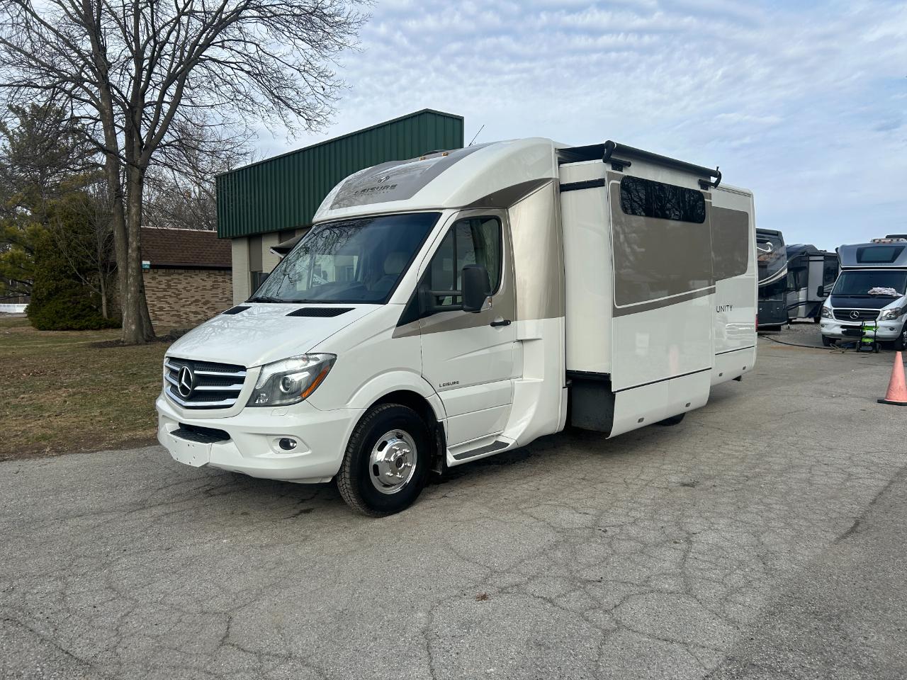 Leisure Travel U24MB  2018