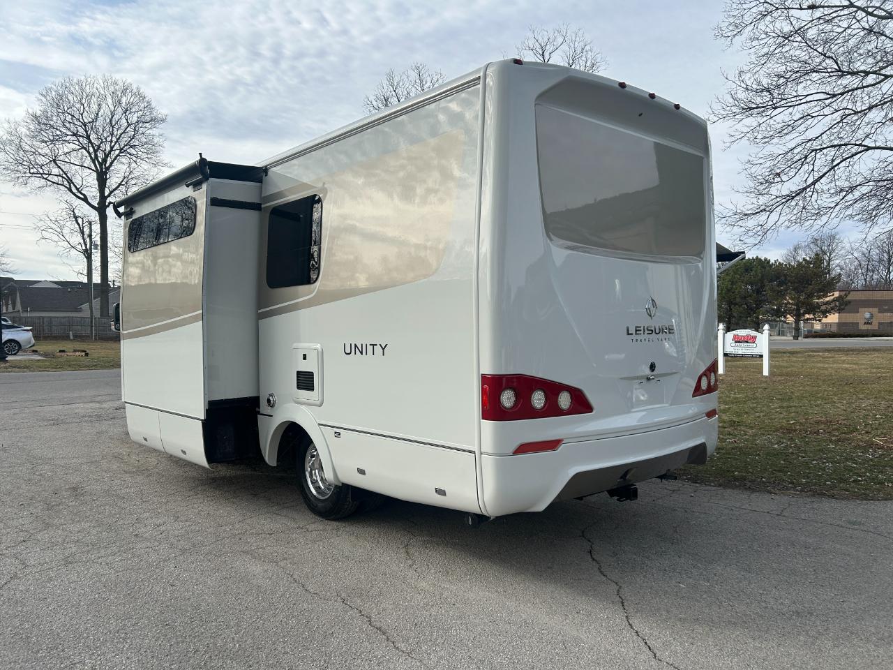 Leisure Travel U24MB  2018