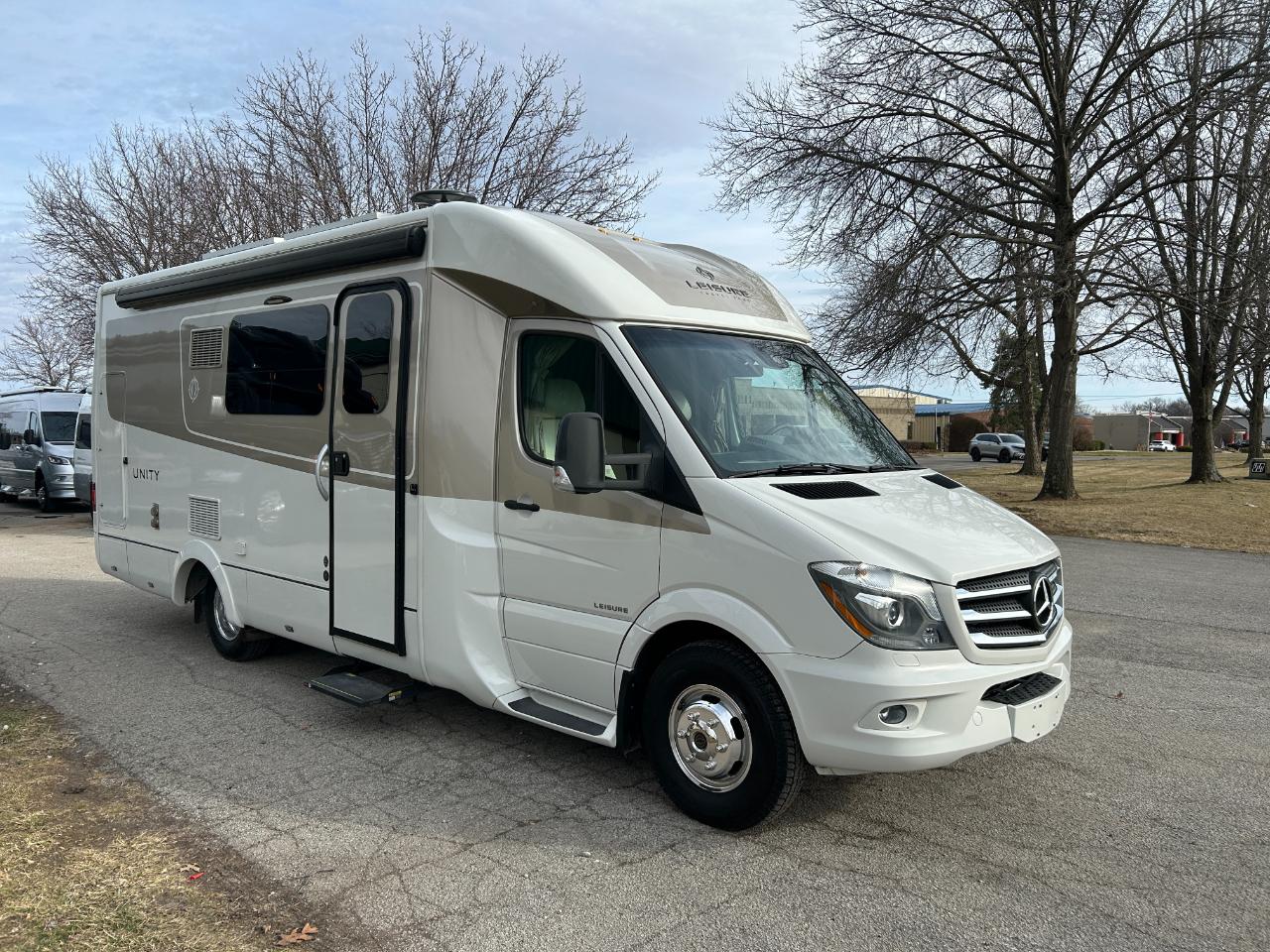 Leisure Travel U24MB  2018