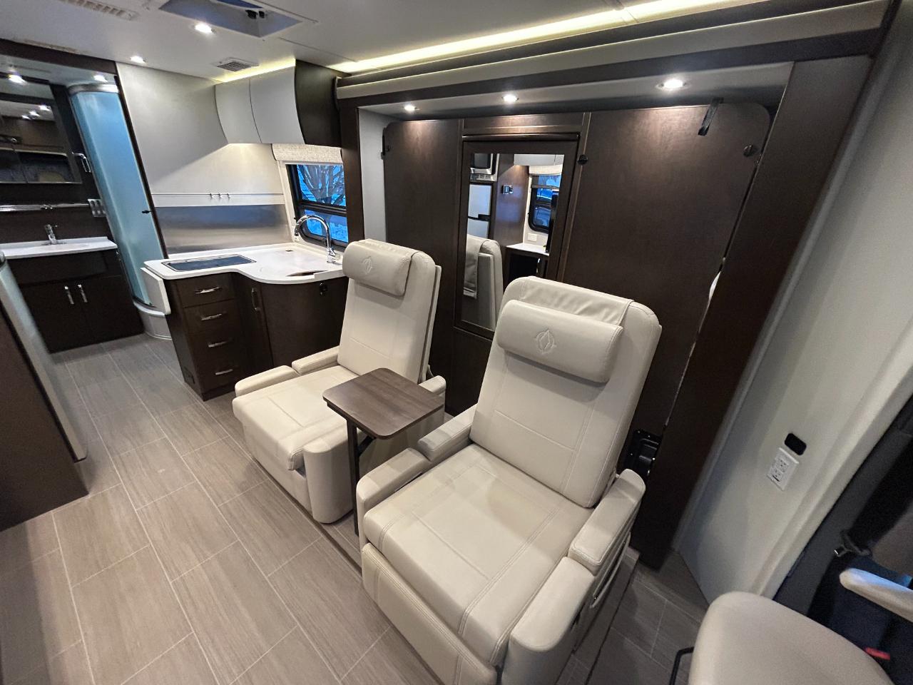 Leisure Travel U24MB  2018