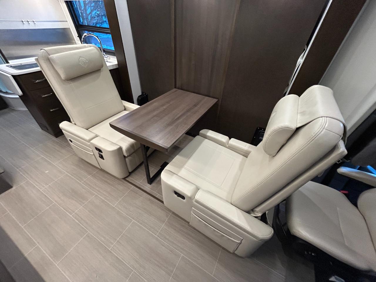 Leisure Travel U24MB  2018