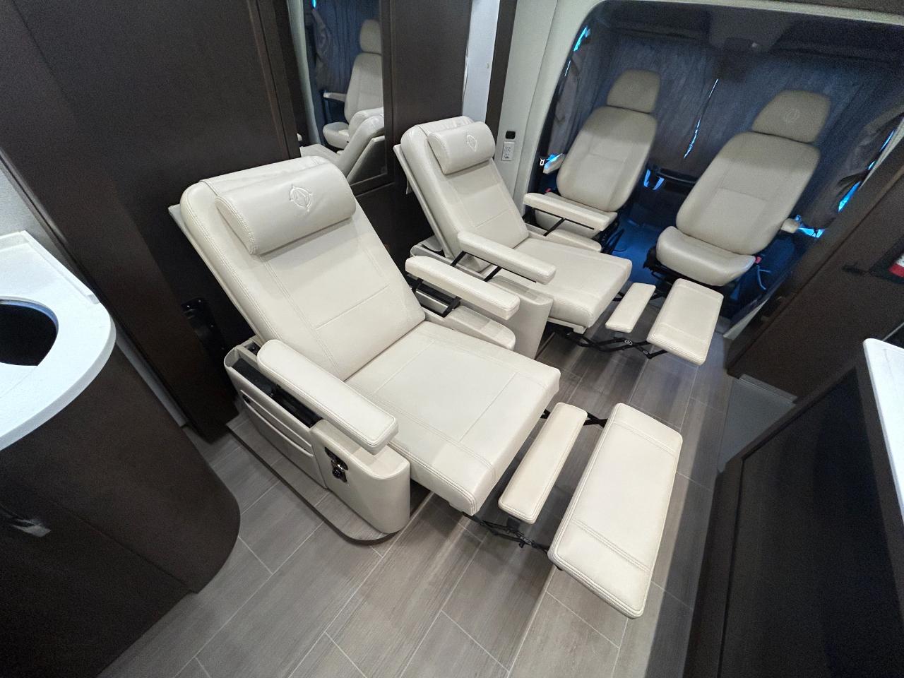 Leisure Travel U24MB  2018