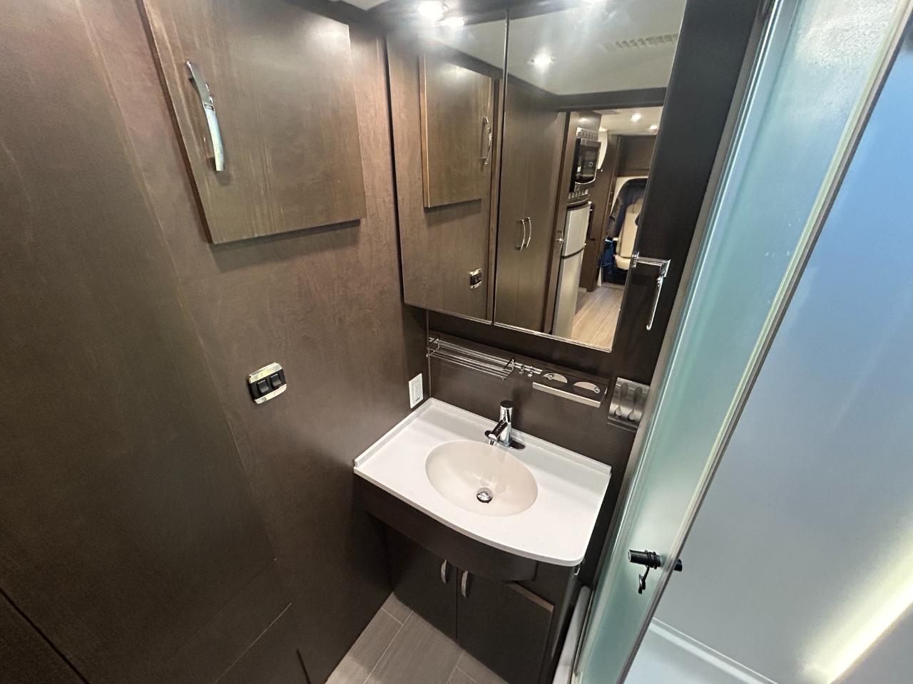 Leisure Travel U24MB  2018