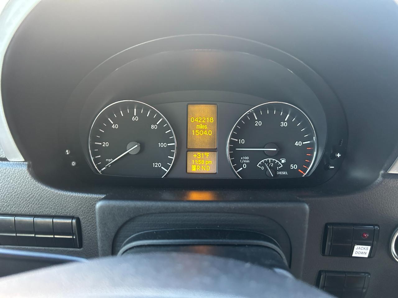 Leisure Travel U24MB  2018