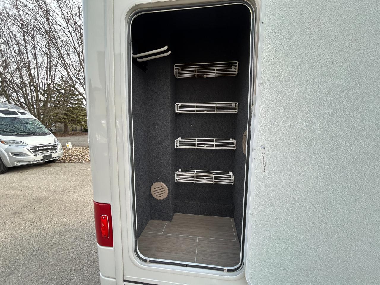 Leisure Travel U24MB  2018