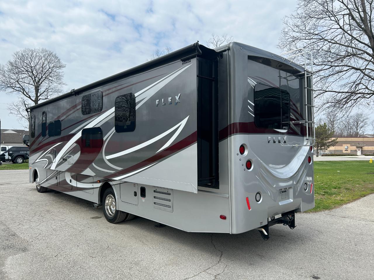 Fleetwood Flex  2024