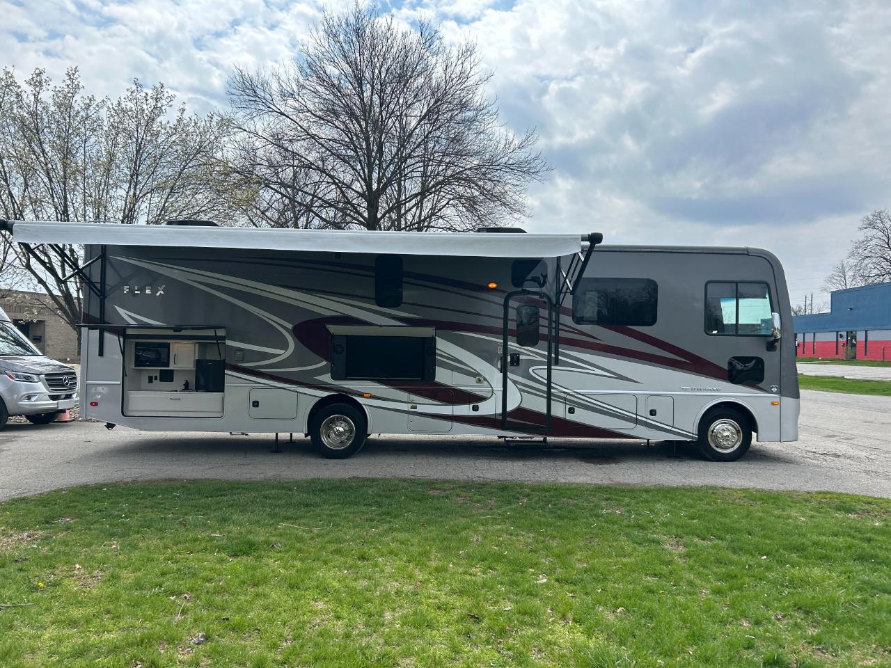 Fleetwood Flex  2024