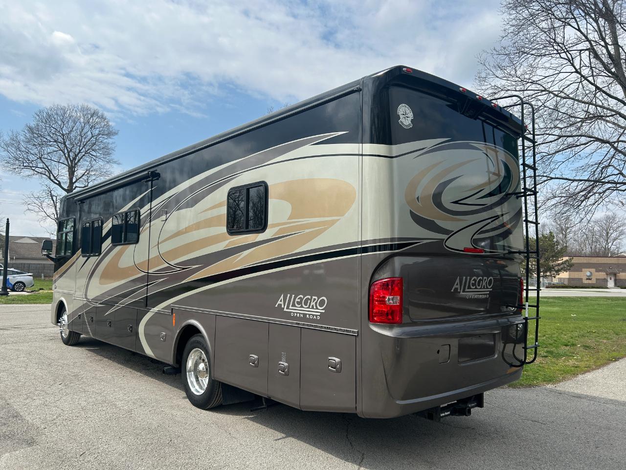 Tiffin Motorhomes Allegro  2015