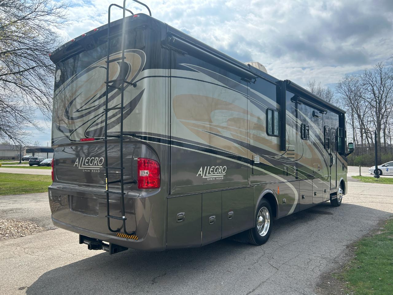 Tiffin Motorhomes Allegro  2015