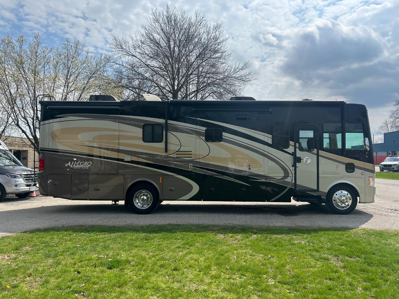 Tiffin Motorhomes Allegro  2015