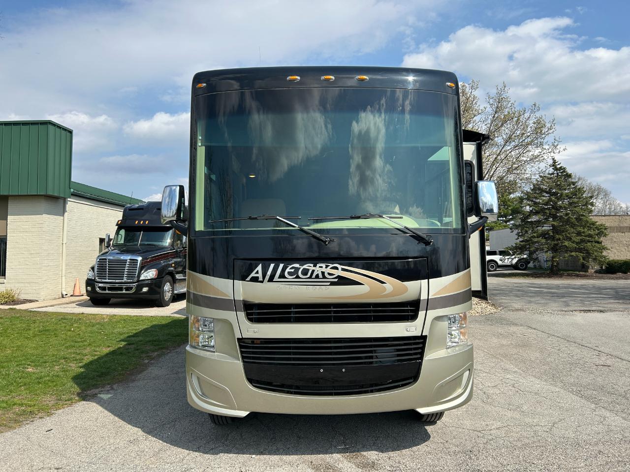 Tiffin Motorhomes Allegro  2015