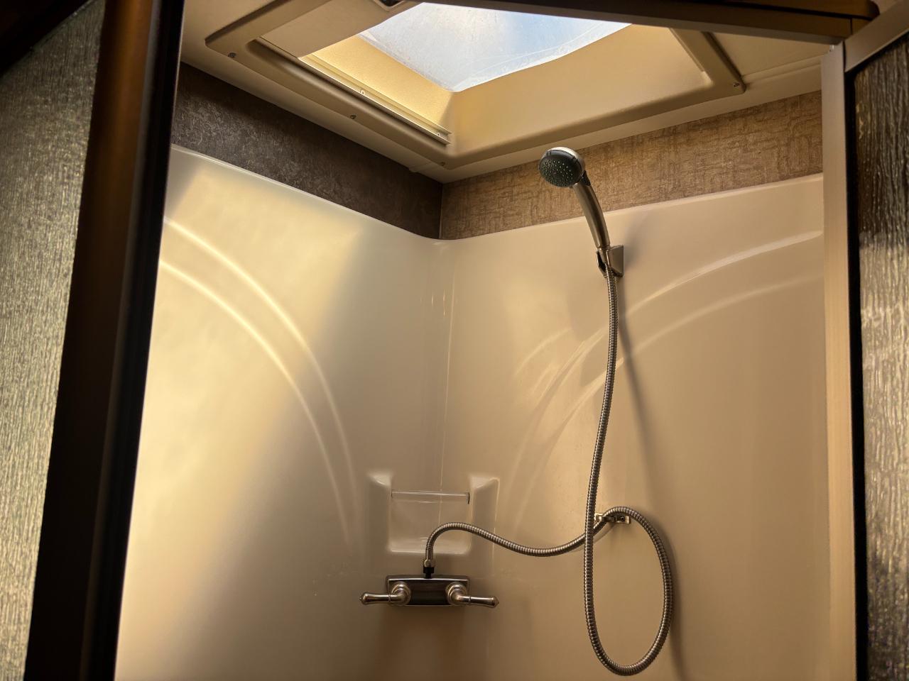 Tiffin Motorhomes Allegro  2015