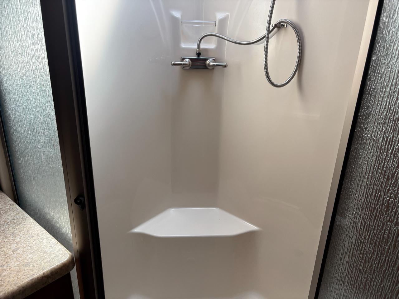 Tiffin Motorhomes Allegro  2015