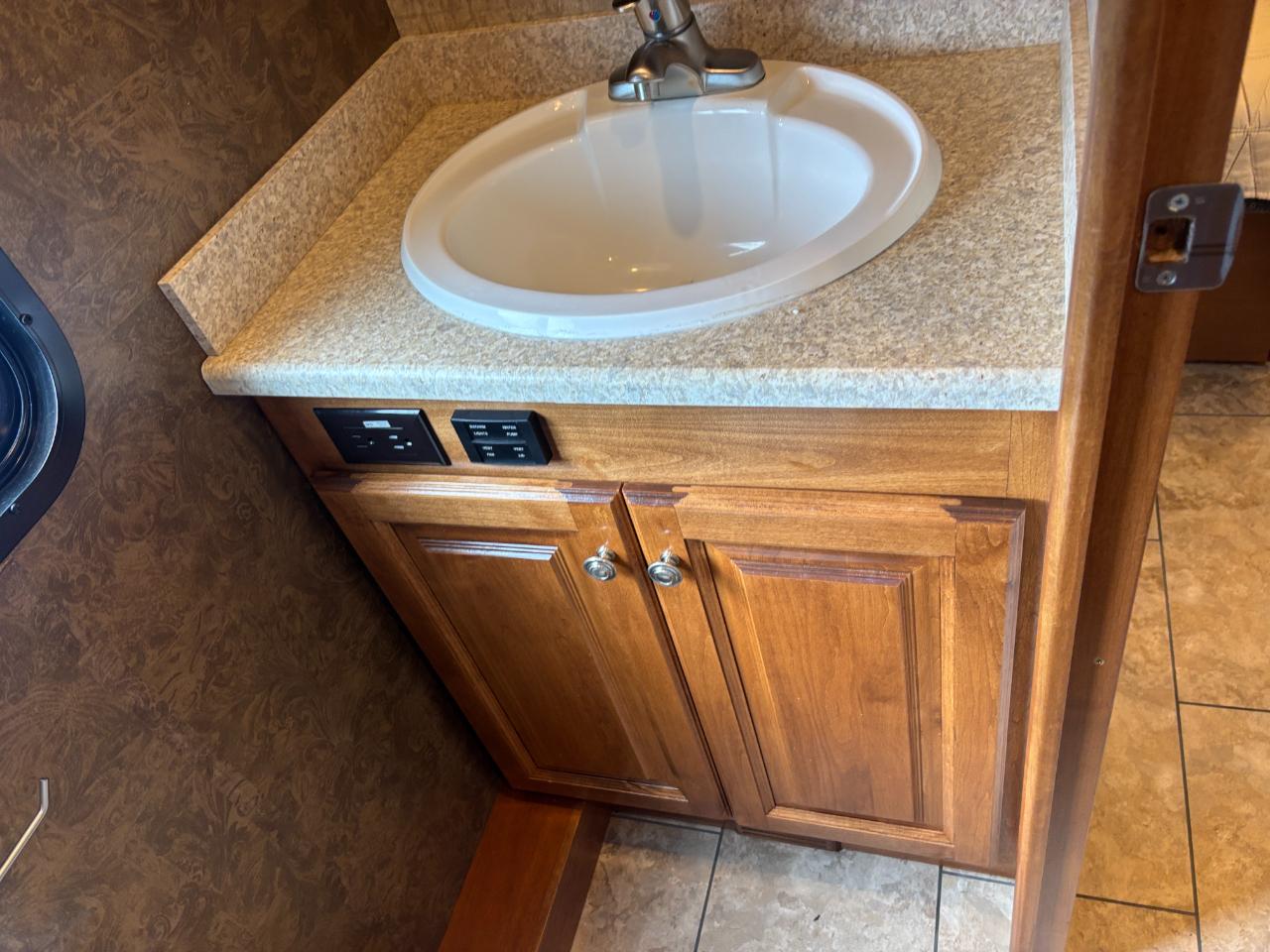 Tiffin Motorhomes Allegro  2015