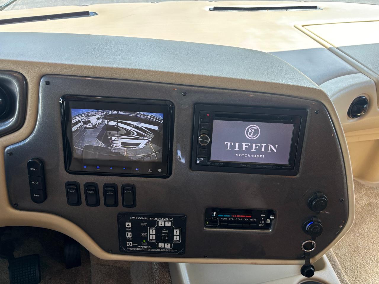 Tiffin Motorhomes Allegro  2015