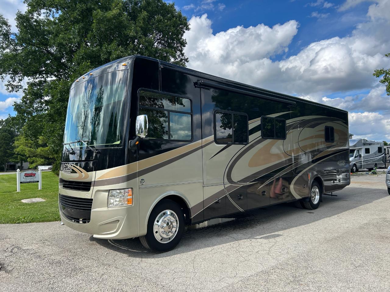 Tiffin Motorhomes Allegro  2015