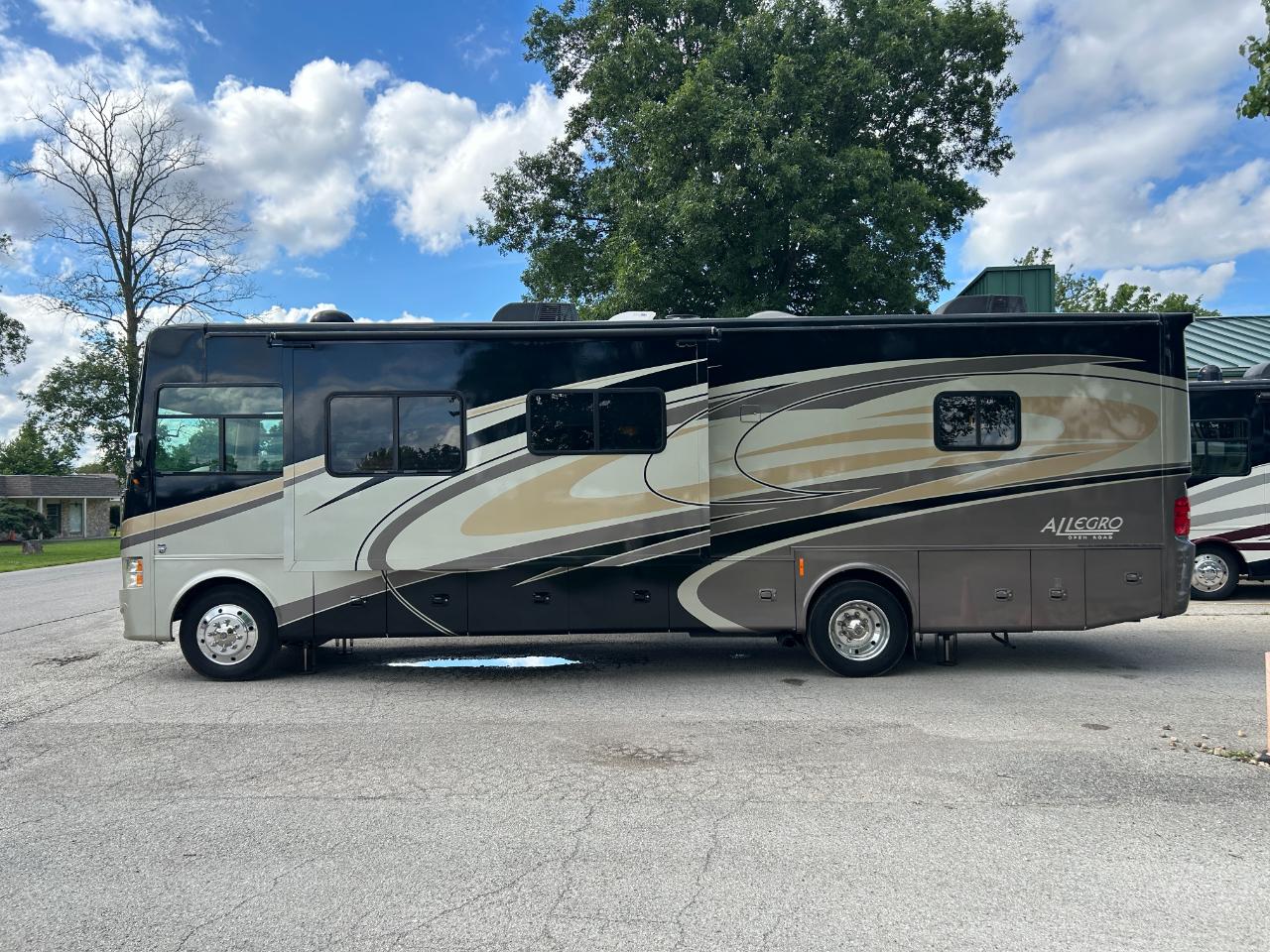 Tiffin Motorhomes Allegro  2015
