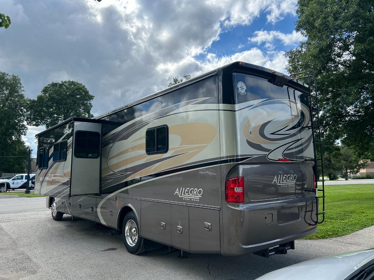 Tiffin Motorhomes Allegro  2015