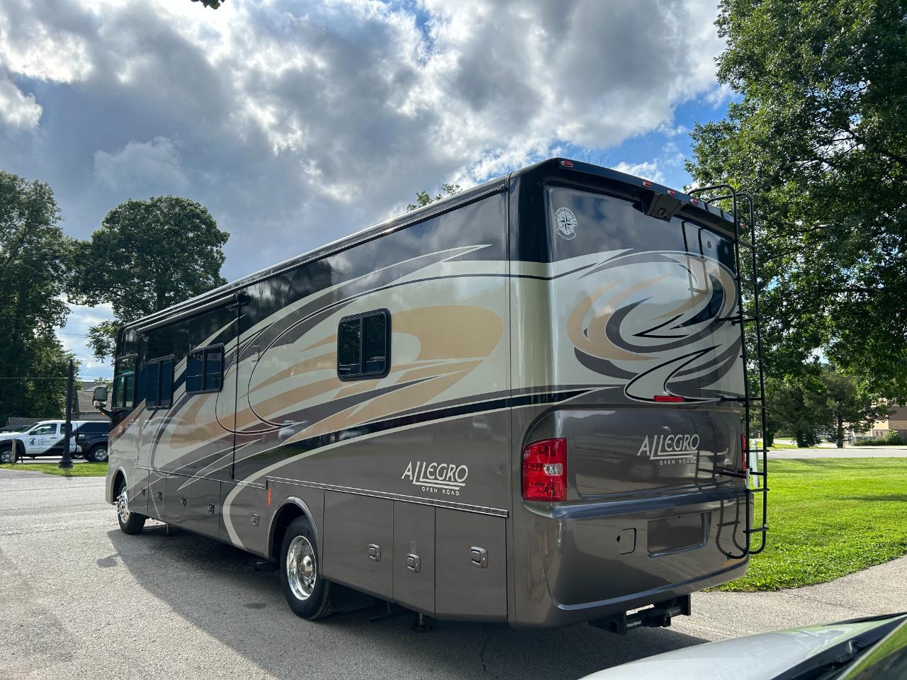 Tiffin Motorhomes Allegro  2015