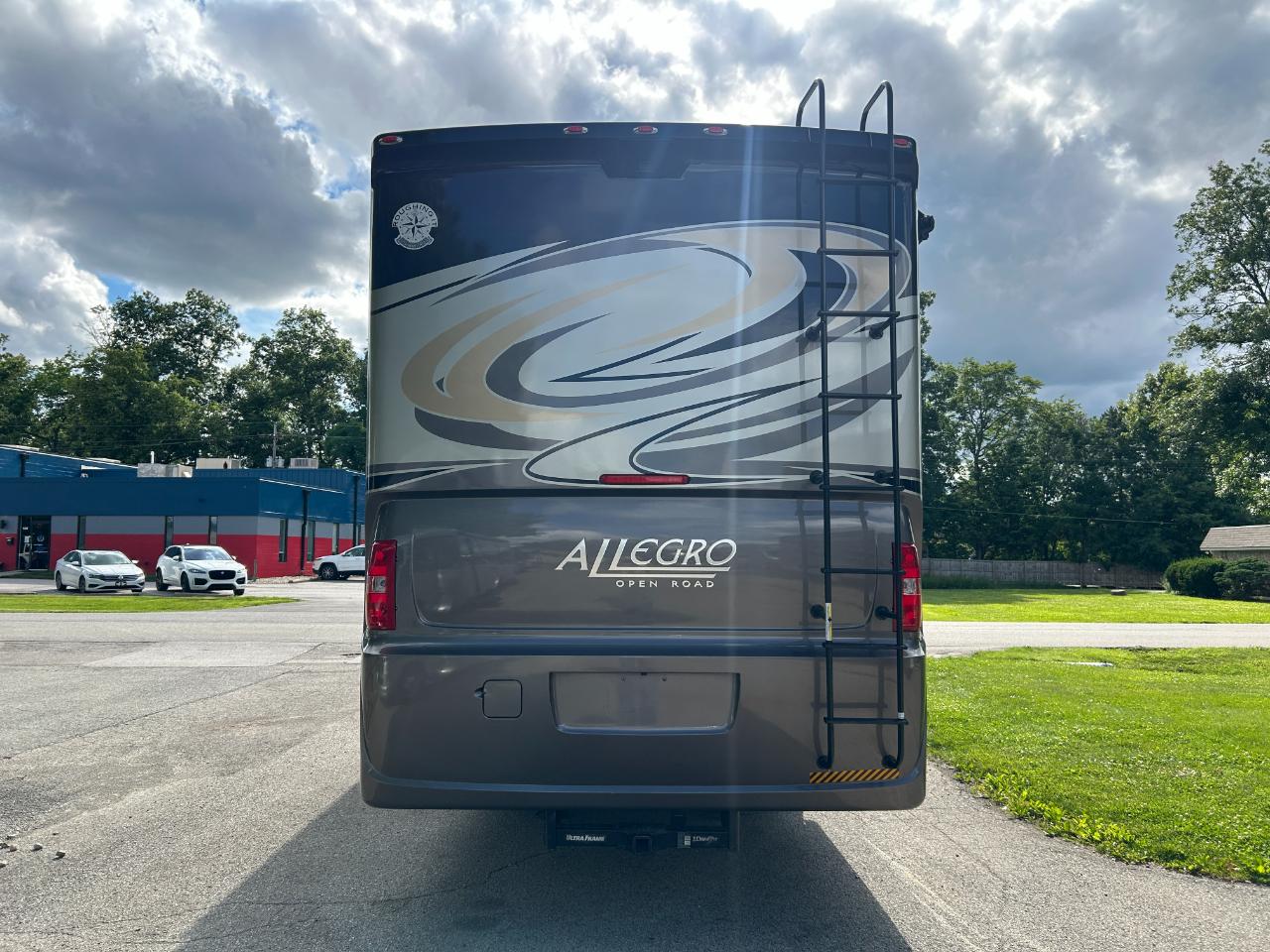 Tiffin Motorhomes Allegro  2015