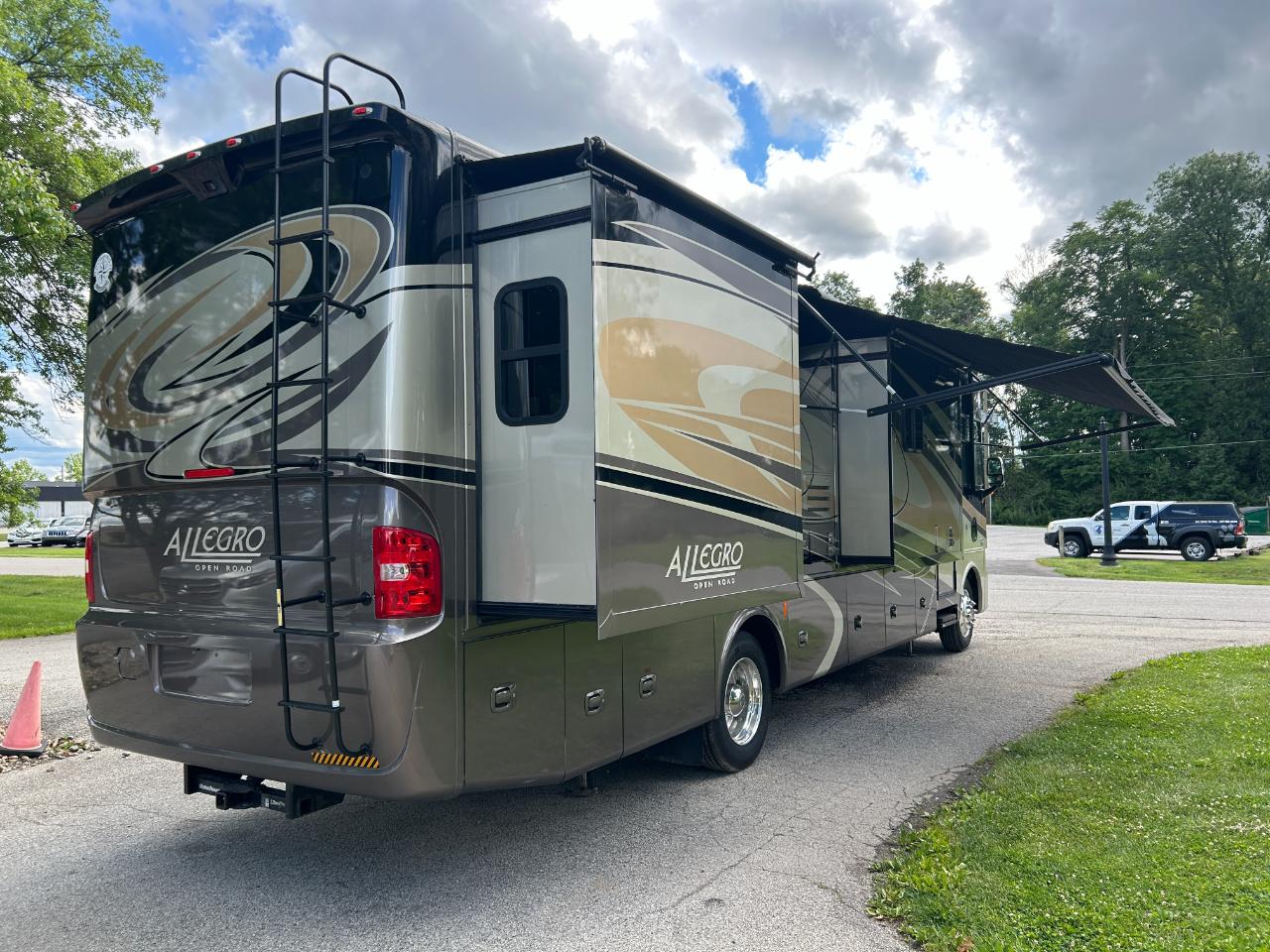 Tiffin Motorhomes Allegro  2015