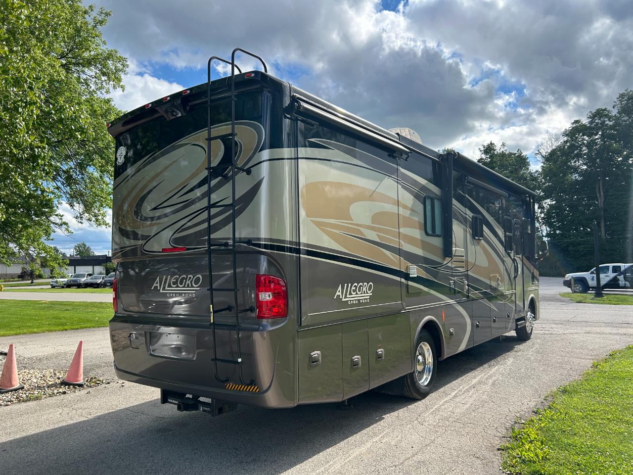 Tiffin Motorhomes Allegro  2015