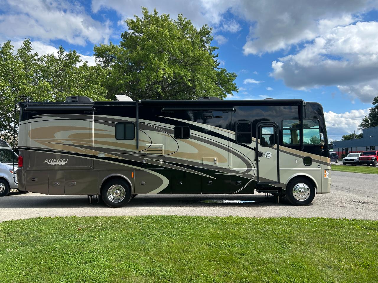 Tiffin Motorhomes Allegro  2015