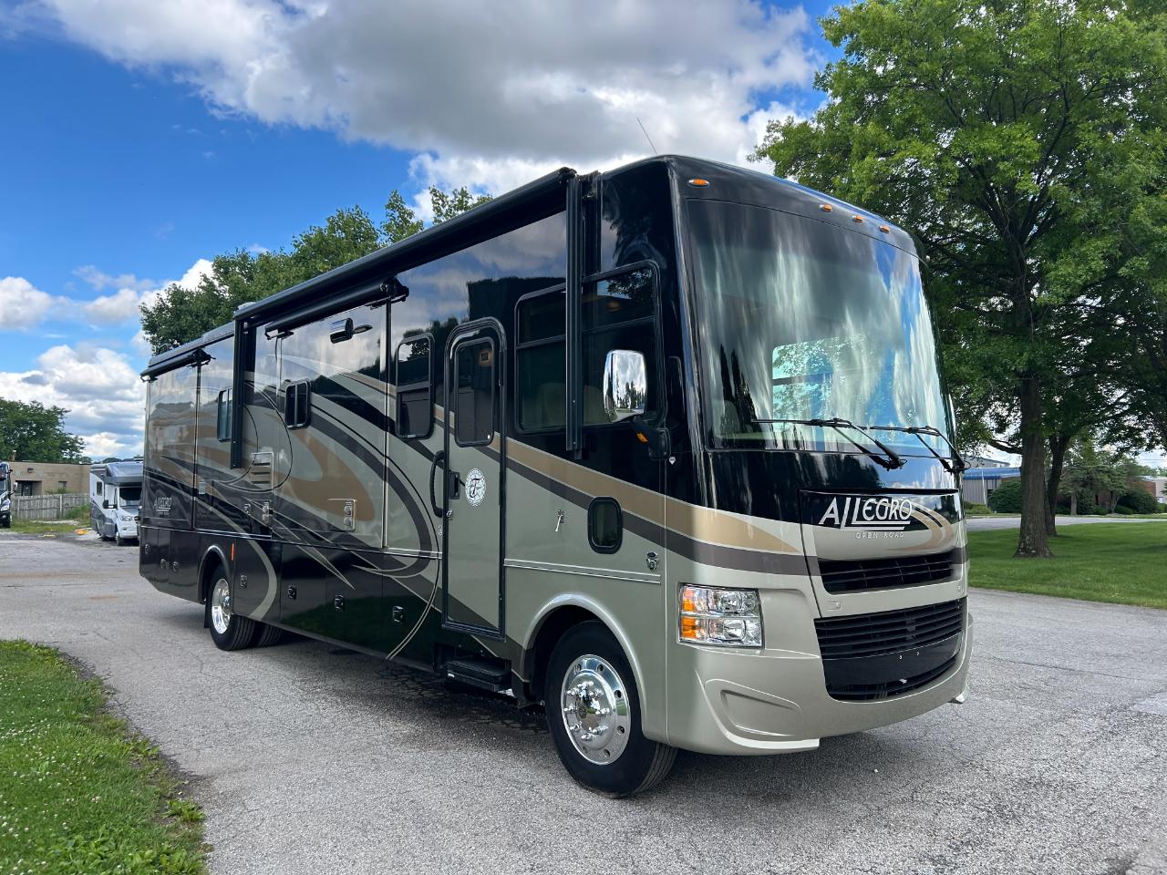 Tiffin Motorhomes Allegro  2015