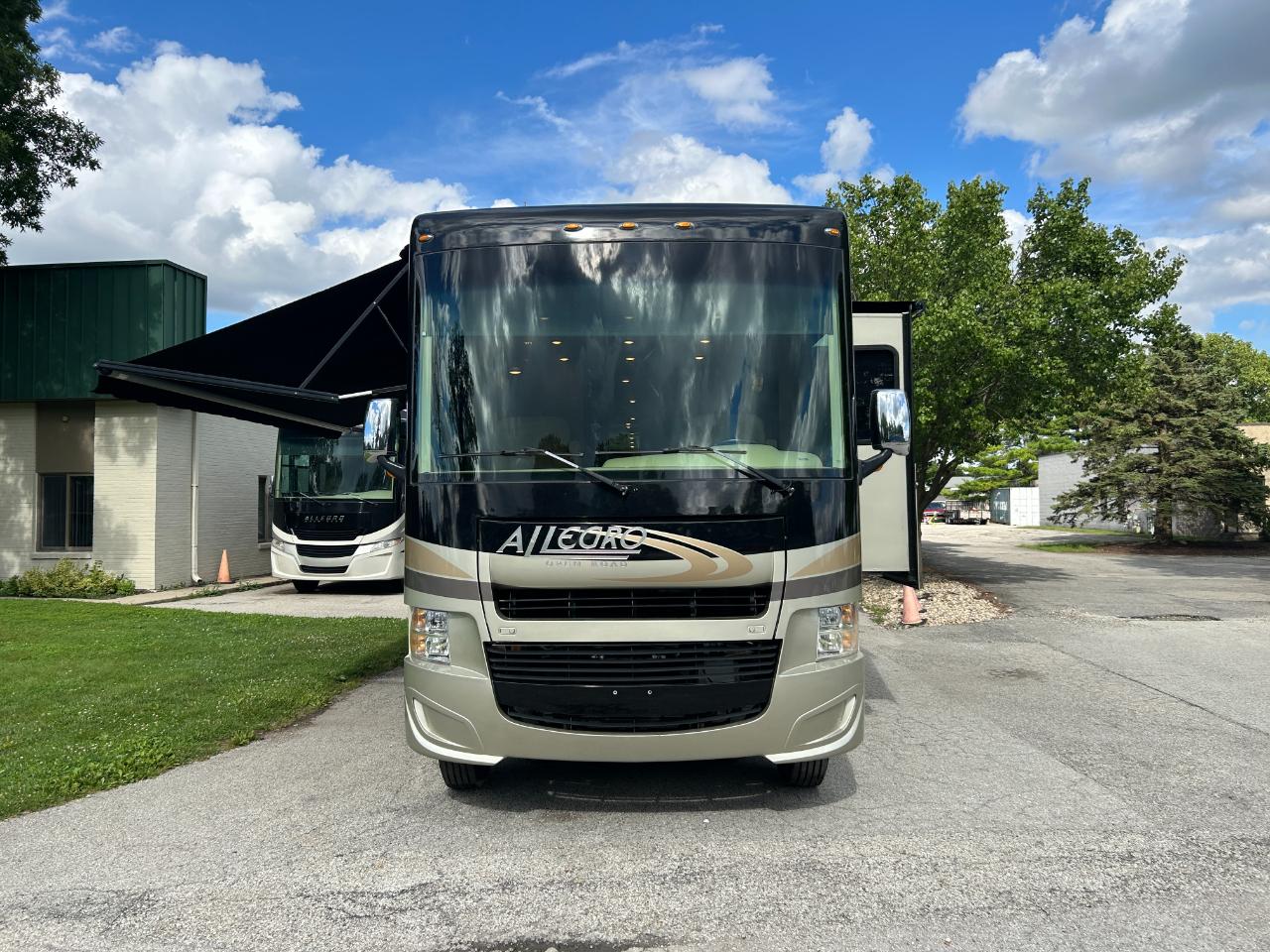 Tiffin Motorhomes Allegro  2015