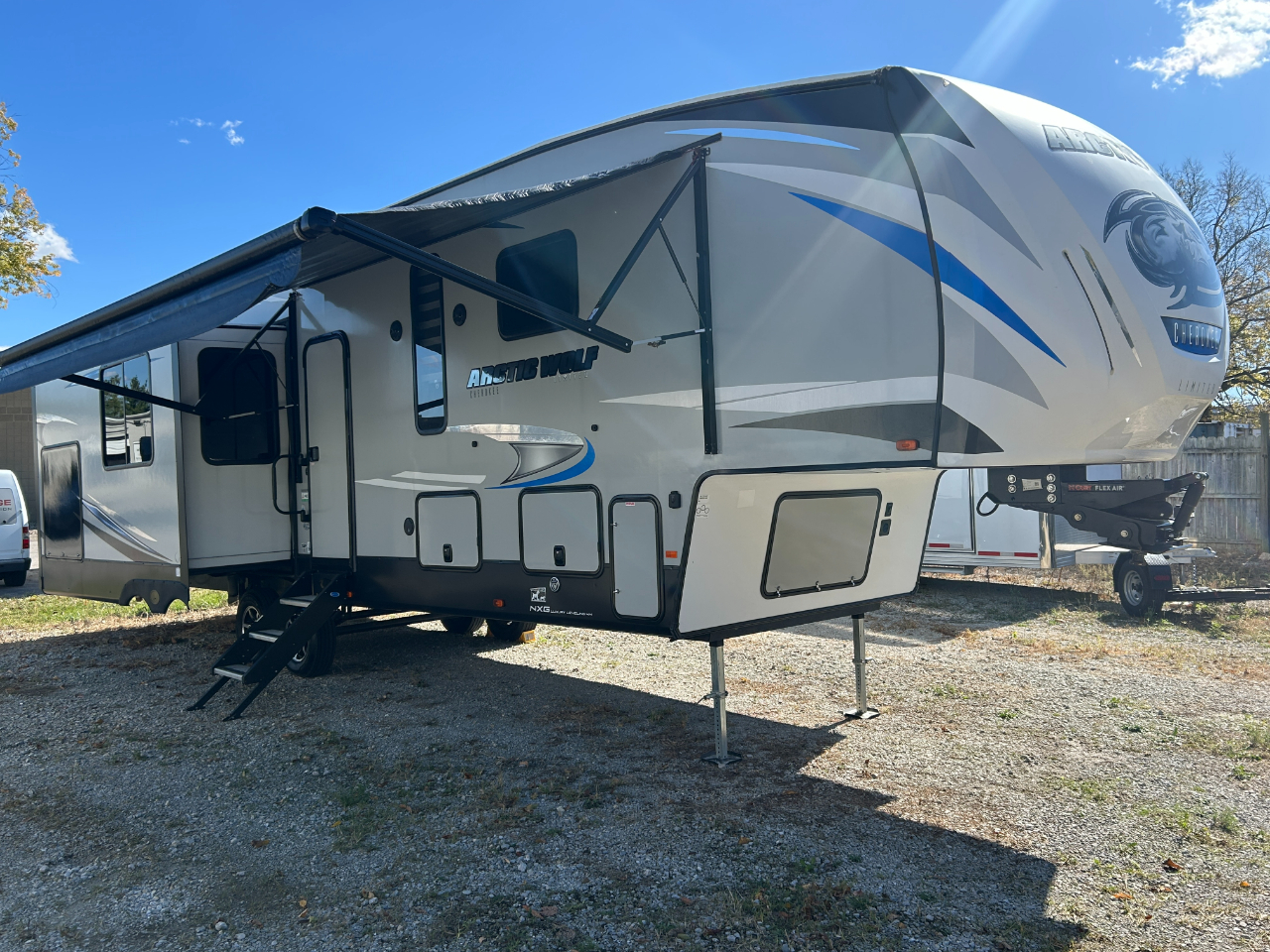 2020 Forest River Cherokee Arctic Wolf 3550 Limited Suite