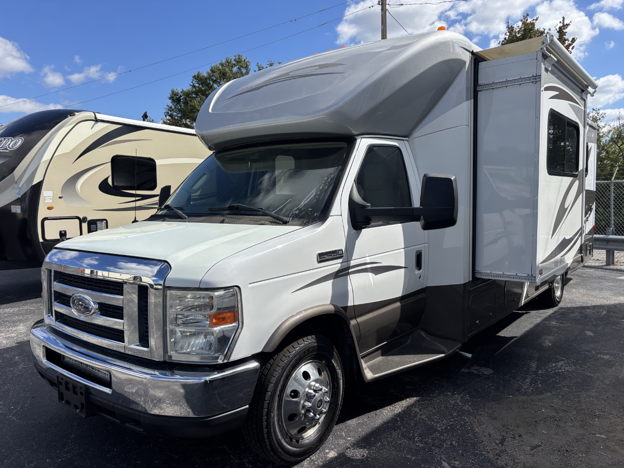 2013 Ford E-Series Base's photo