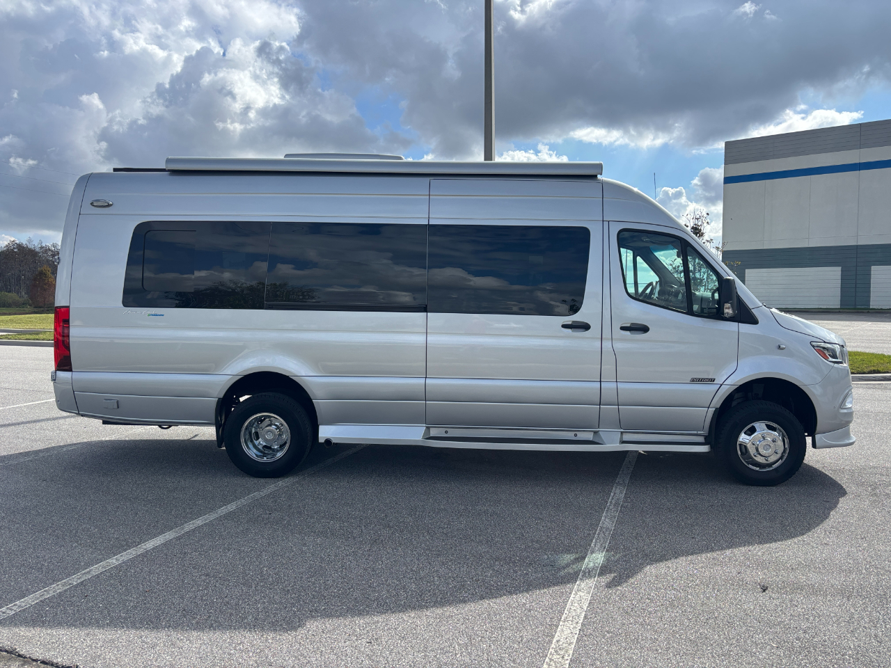 American Coach MD4 Lounge  2024