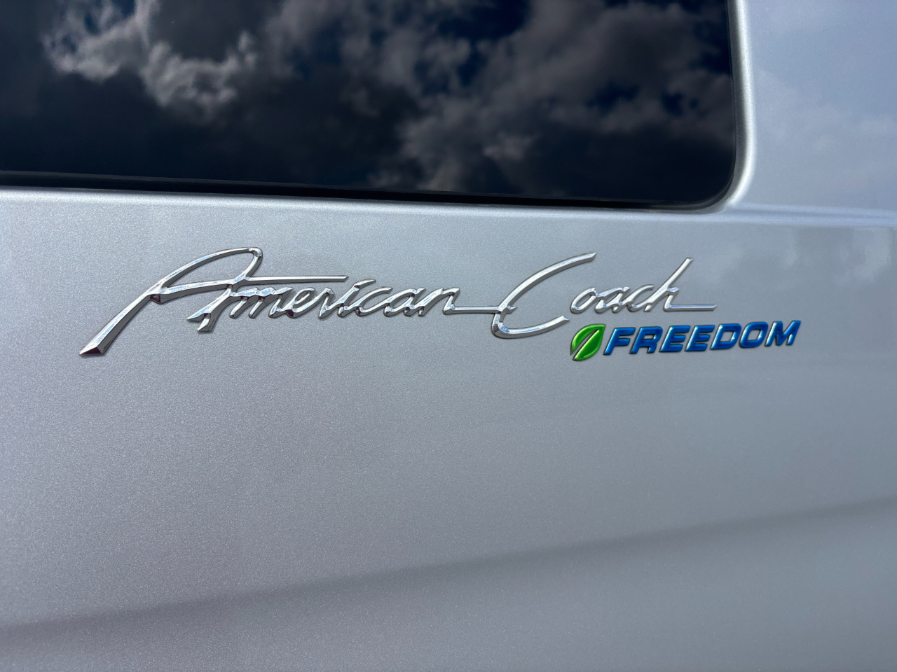 American Coach MD4 Lounge  2024