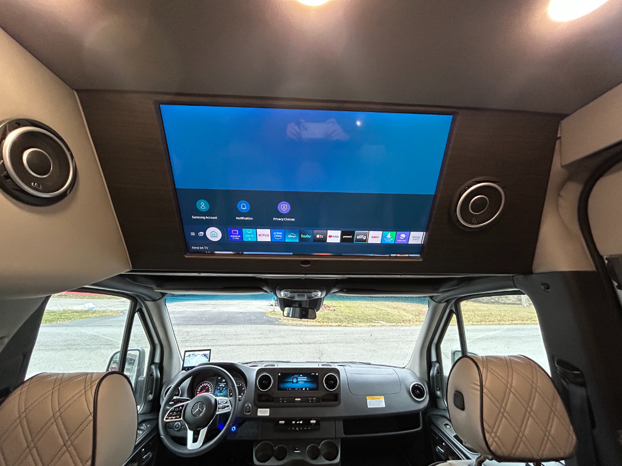 American Coach MD4 Lounge  2024