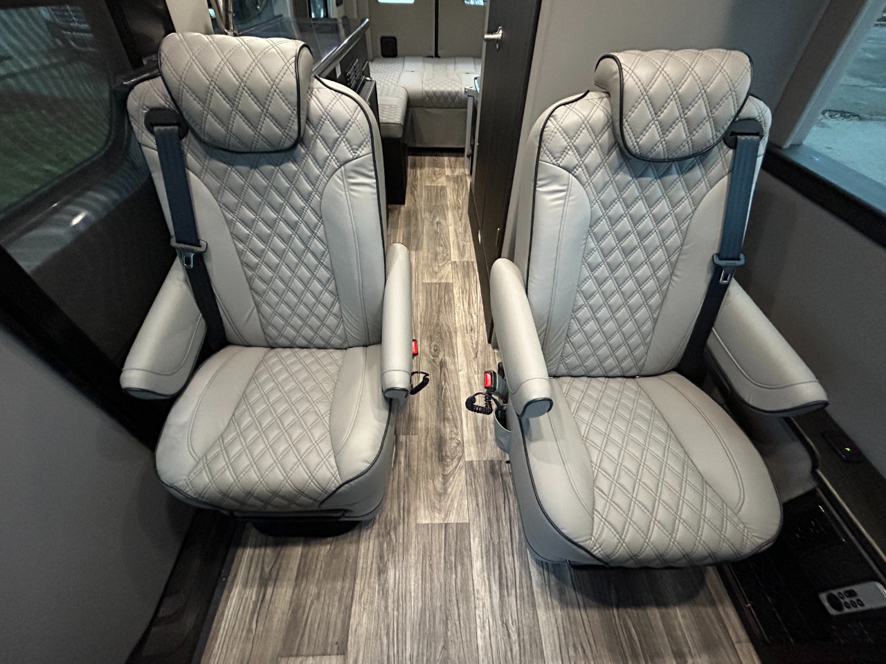 American Coach MD4 Lounge  2024