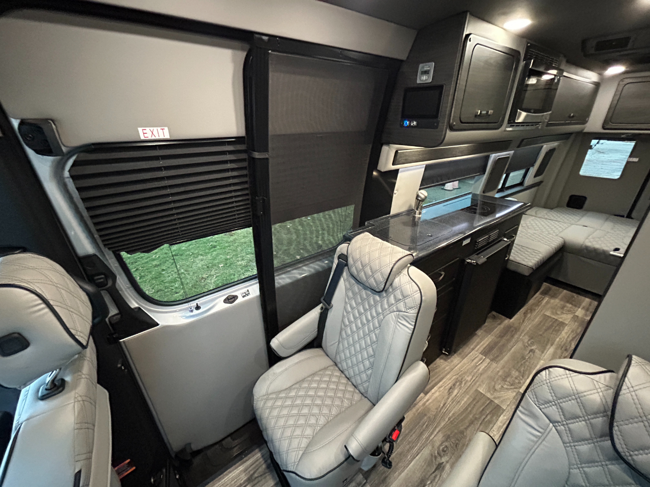 American Coach MD4 Lounge  2024