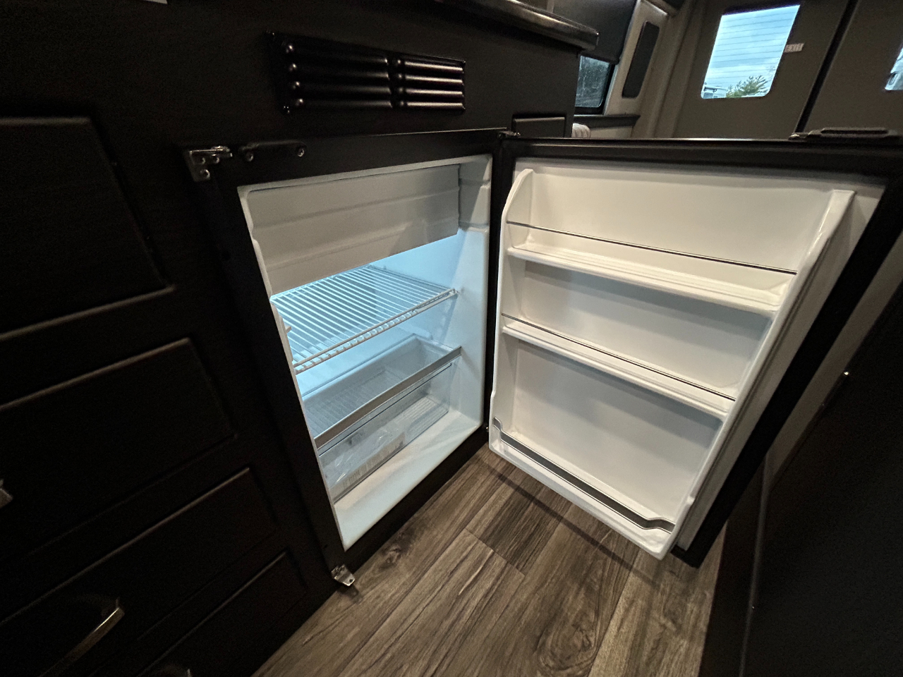 American Coach MD4 Lounge  2024