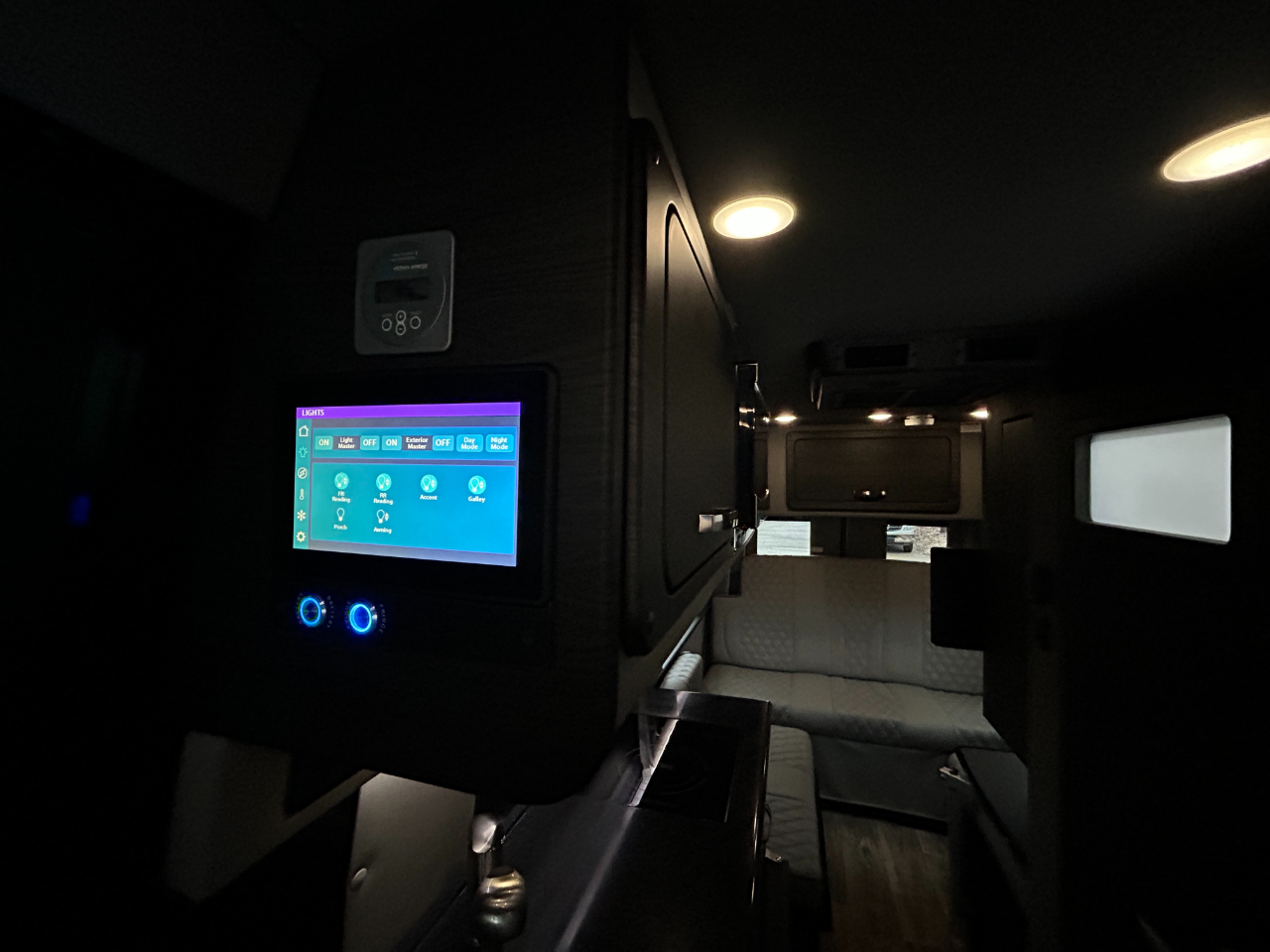 American Coach MD4 Lounge  2024