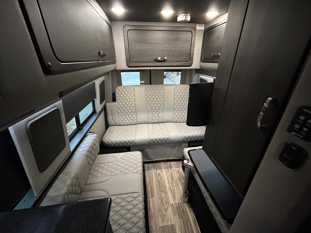 American Coach MD4 Lounge  2024