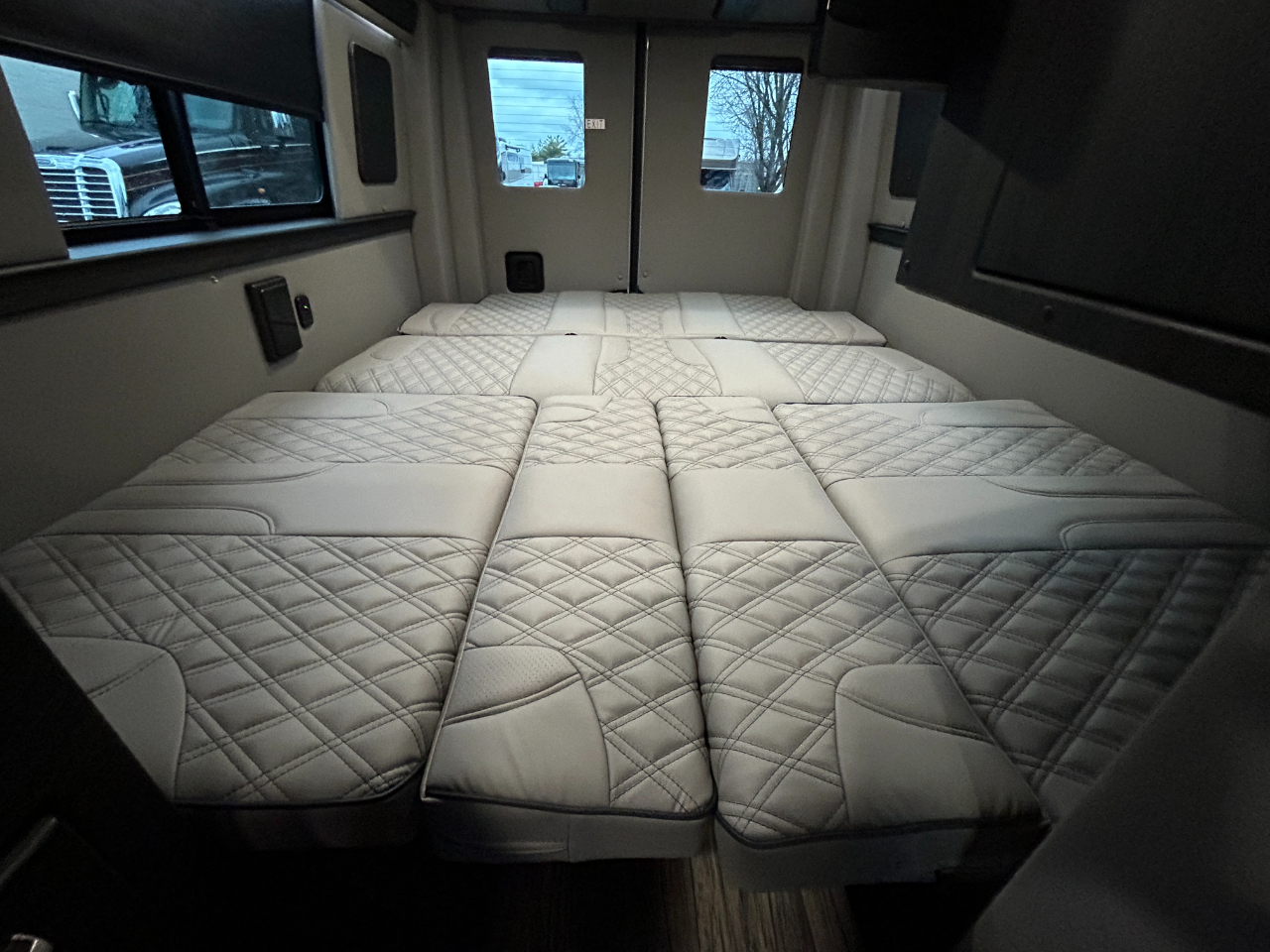 American Coach MD4 Lounge  2024