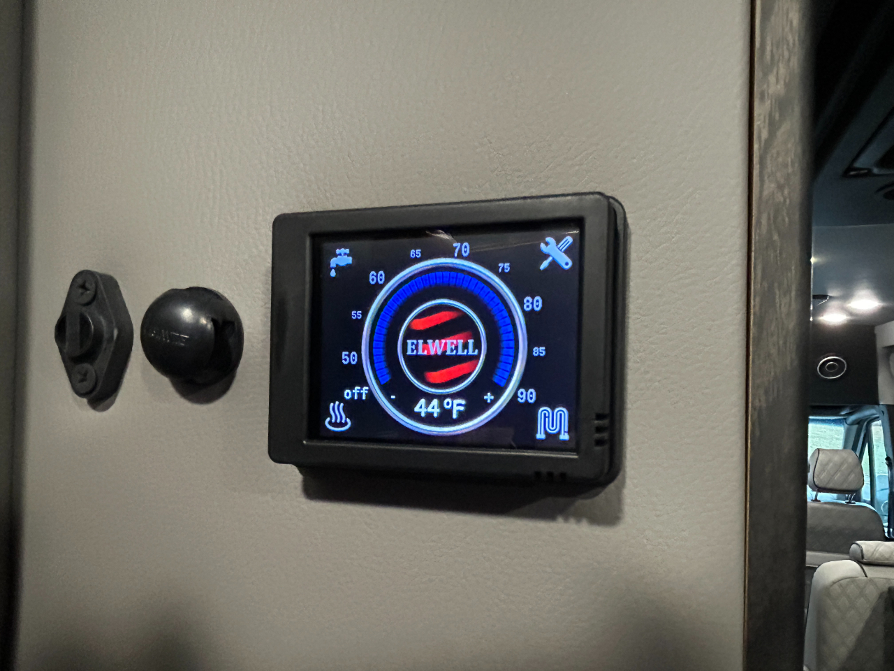 American Coach MD4 Lounge  2024