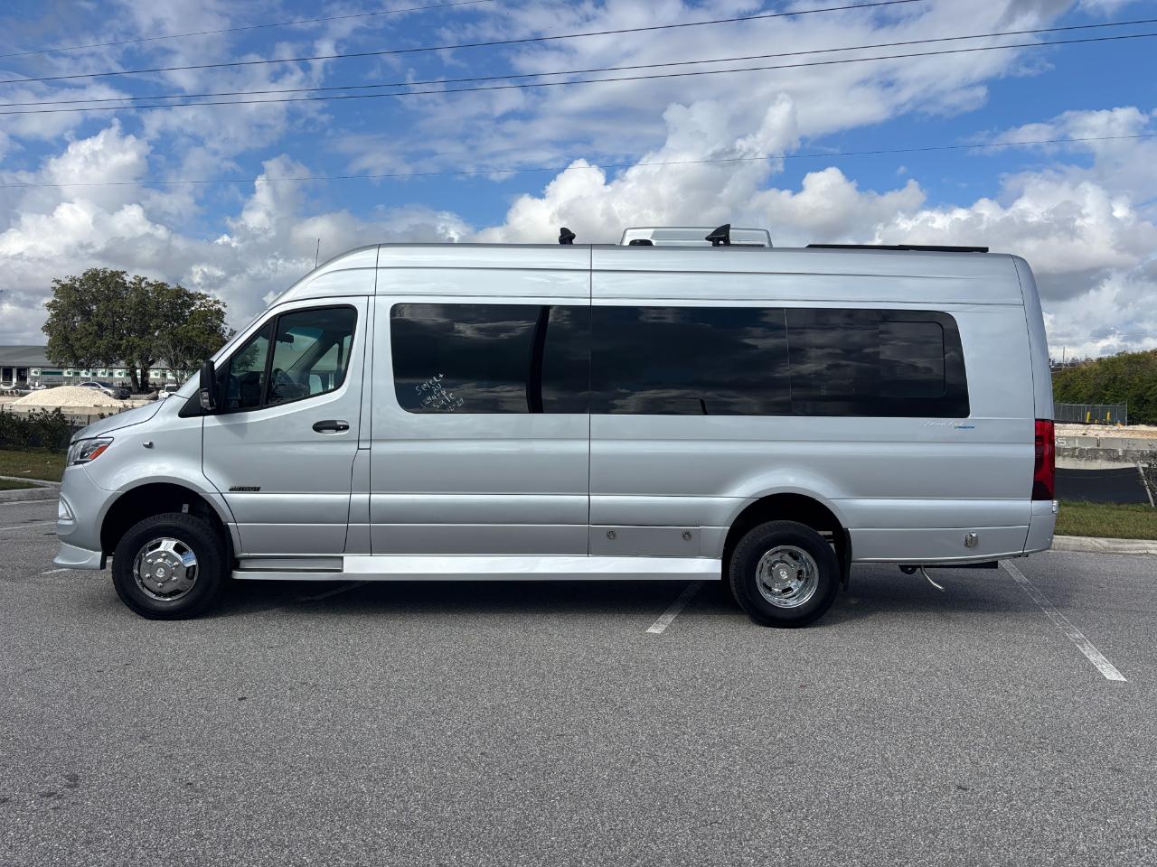 American Coach MD4 Lounge  2024