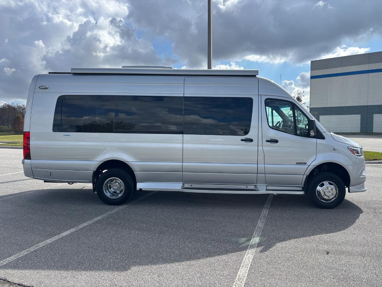 American Coach MD4 Lounge  2024