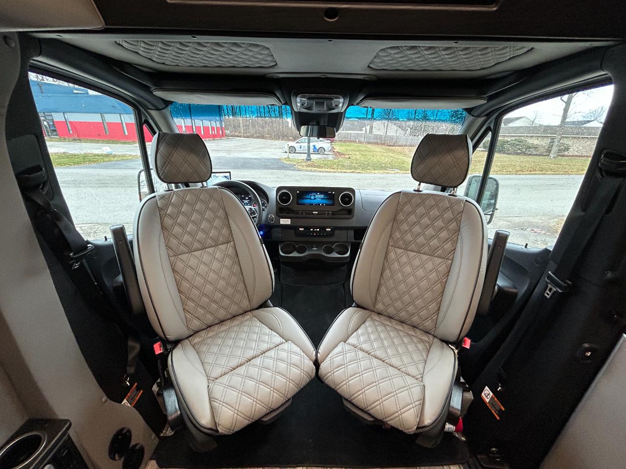 American Coach MD4 Lounge  2024