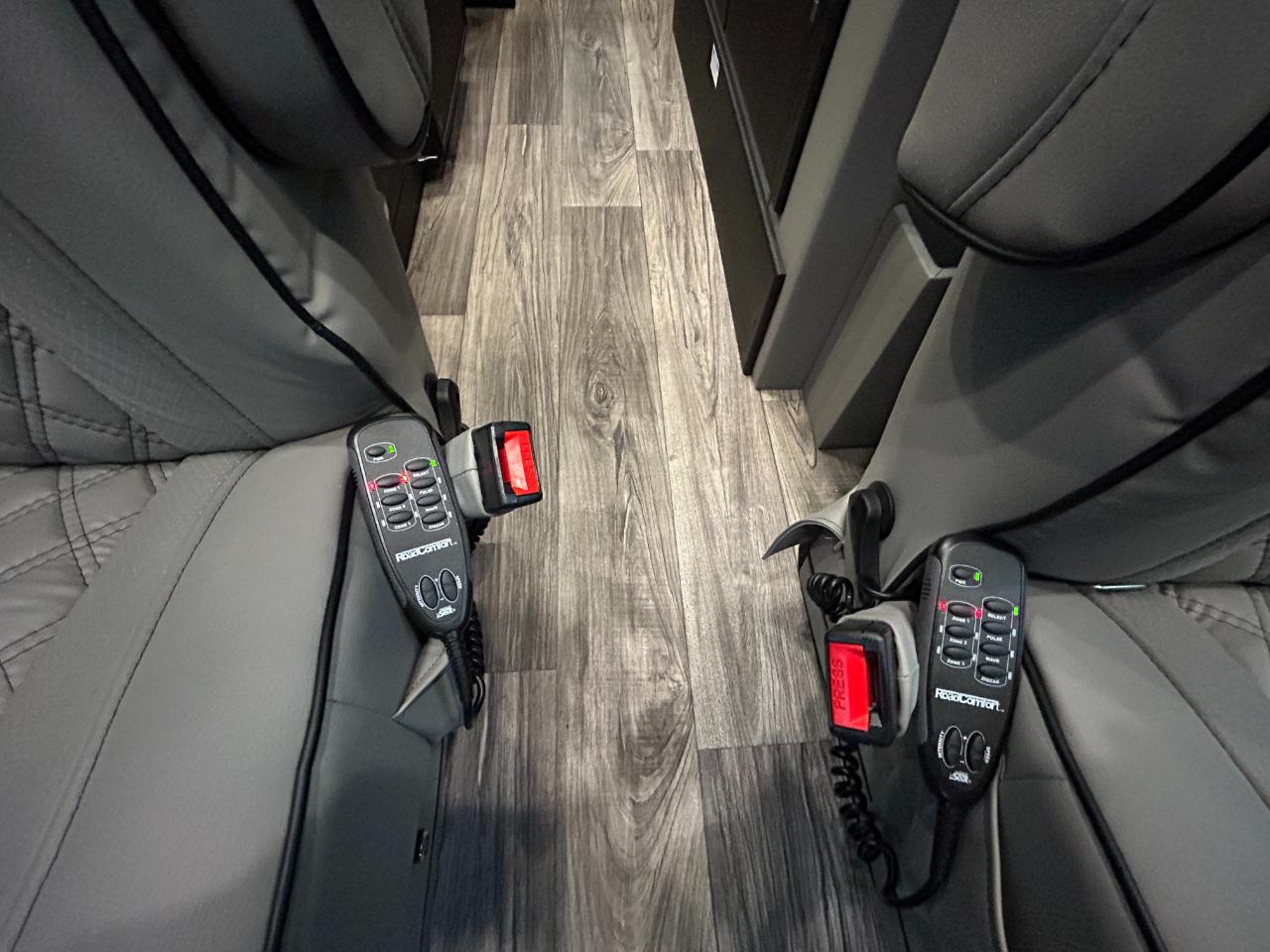 American Coach MD4 Lounge  2024